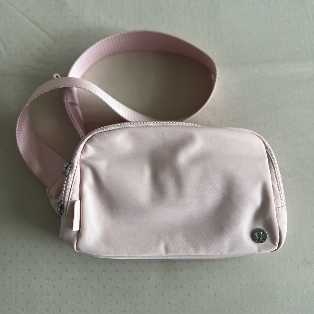 Everywhere Belt Bag 2L (NWOT) - Lululemon